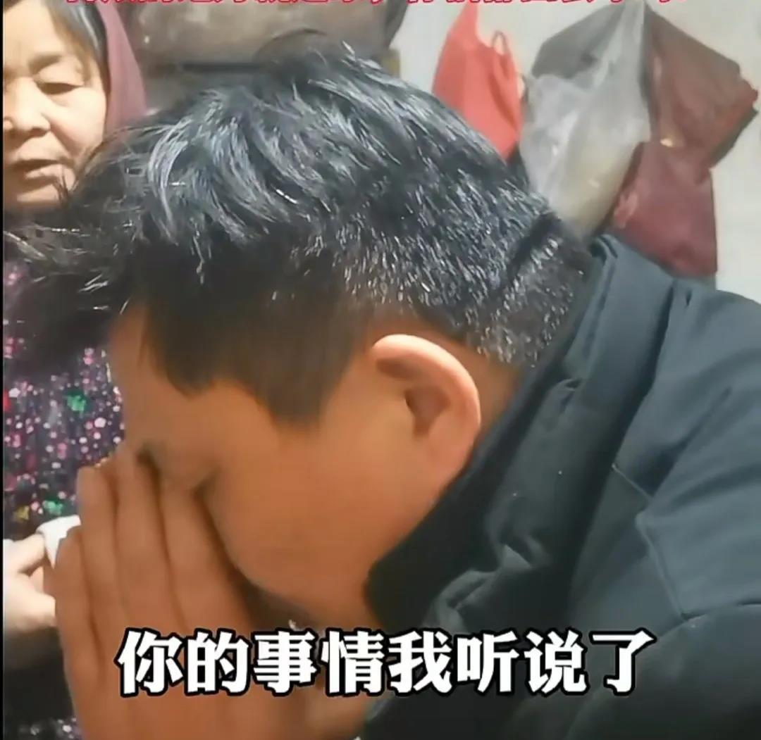 44岁男子负债百万，腊月二十八回到农村。
老娘对着抱头痛哭的男人说道：“有娘的地
