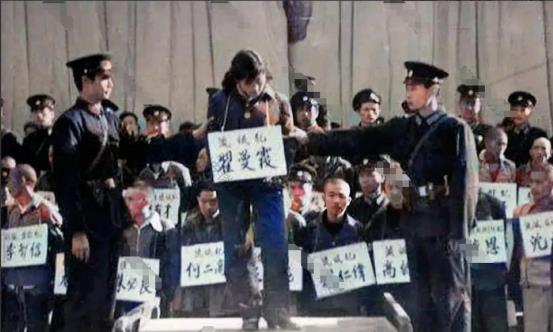 “性是无罪的！”1983年，一个因“流氓罪”被判死刑的女人，在押往刑场的途中遭到