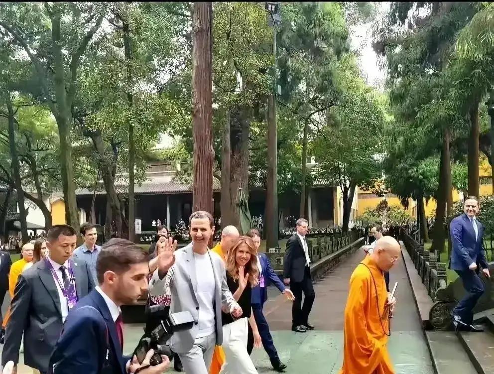 我国高规格接待叙利亚总统巴沙尔夫妇，杭州灵隐寺正门从不打开，但是今天打开了！

