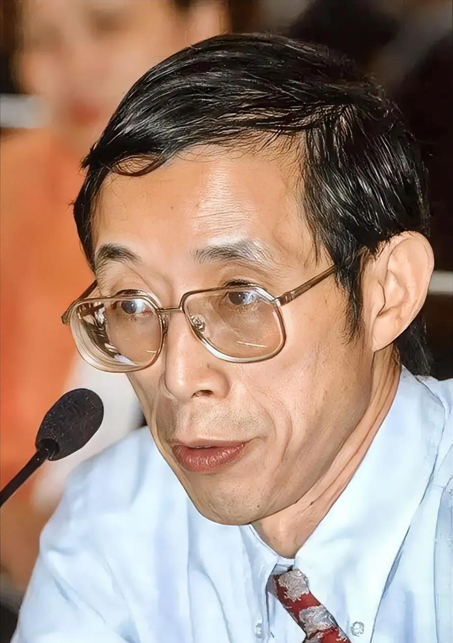 大家注意   记住他     陈平   北大教授
    
甲：拖家带口深入敌后