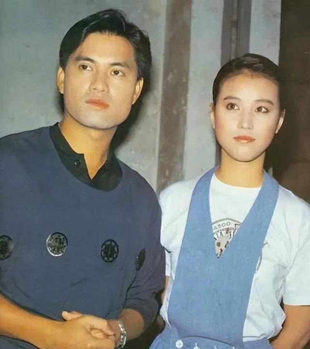 
周海媚前夫吕良伟，两次闪婚圈内女星，都以闪离结束，原因都是性格不合太容易吵架导