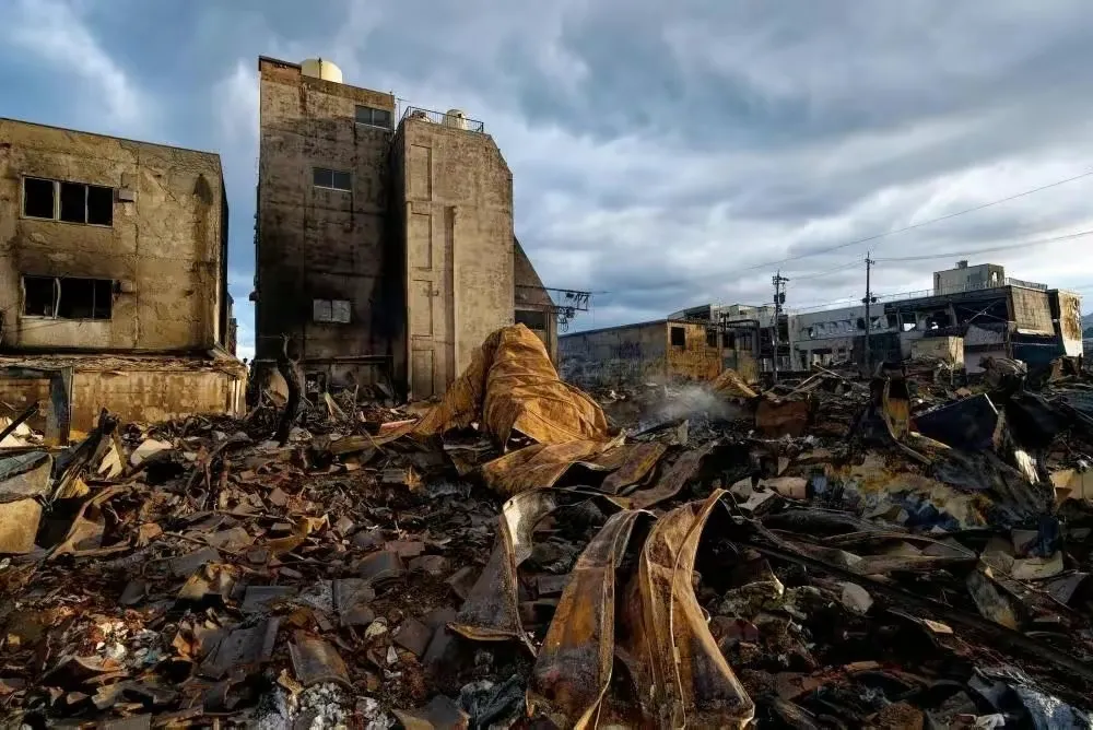 海底抬升，危险的信号：
这次日本西海岸地震，有报道说长达85公里海底抬升成陆地，
