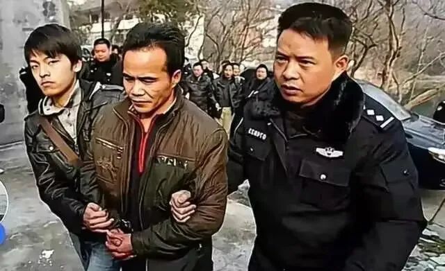 去年除夕前杀害六人的杨功迅不出意外的在一审被判处了死刑，一个本可以避免和解决的矛