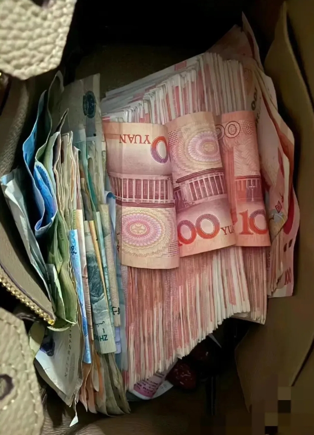 
当存款达到50万后，你才会发现的一个现象
一个普通家庭越来越有钱的习惯：
​1