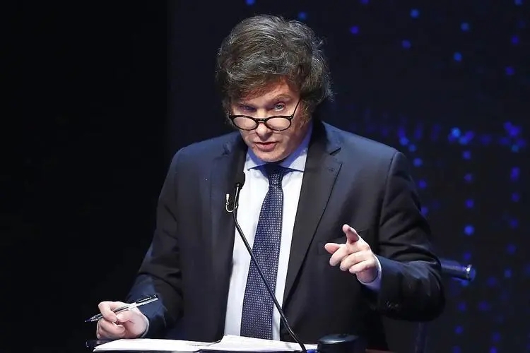 米莱在阿根廷大选胜出后，网上有大量的虚假消息流传，称米莱会切断与中国、俄罗斯、巴