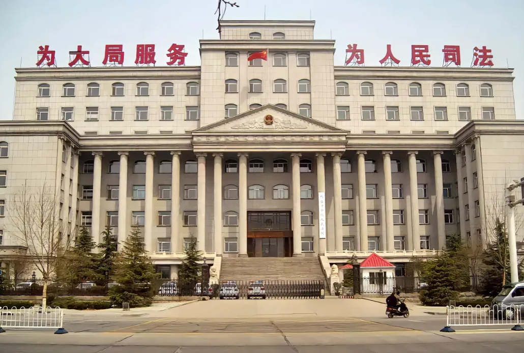 不知道大家注意没有，不少政府和司法机关的标牌都换成了“为大局服务”。请有研究的朋