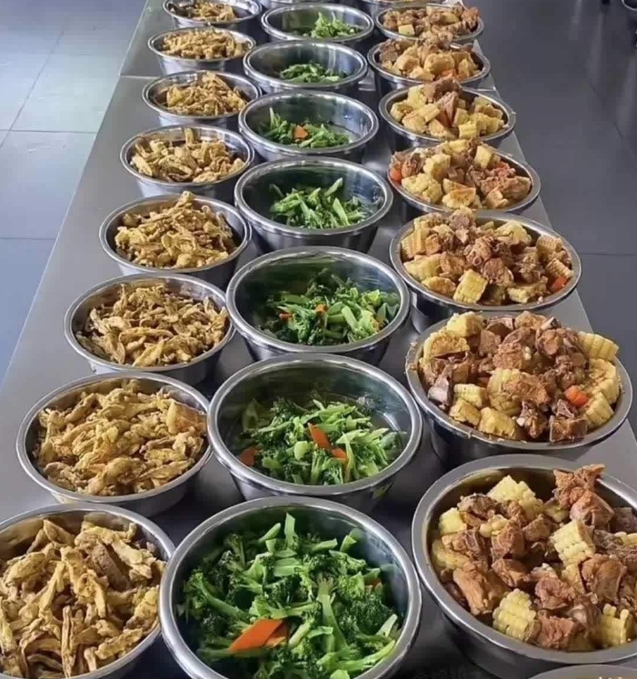 网友：校餐，这应该不是预制菜吧？