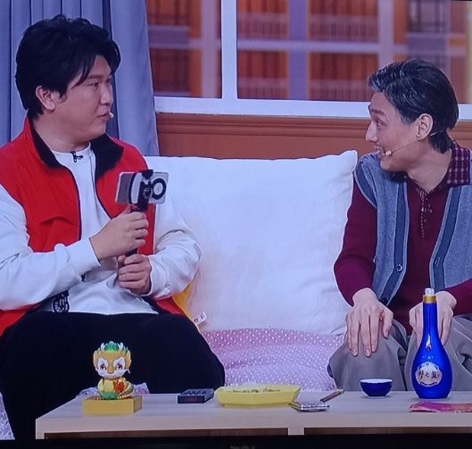 第一次感觉看春晚他说上句我能接下句了 ​​​