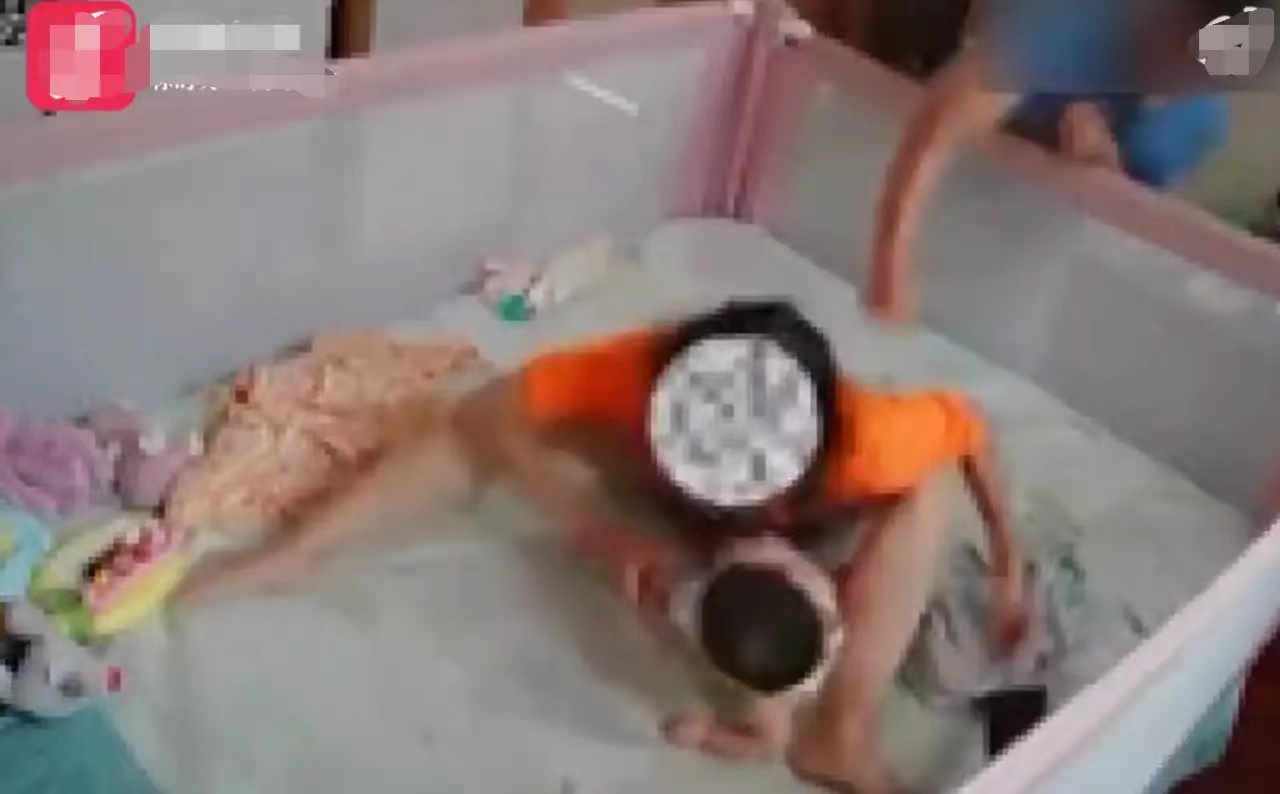 #男子多次当着孩子面重拳殴打妻子#在怀孕的时候就被家暴，被打的伤痕累累，就这还坚