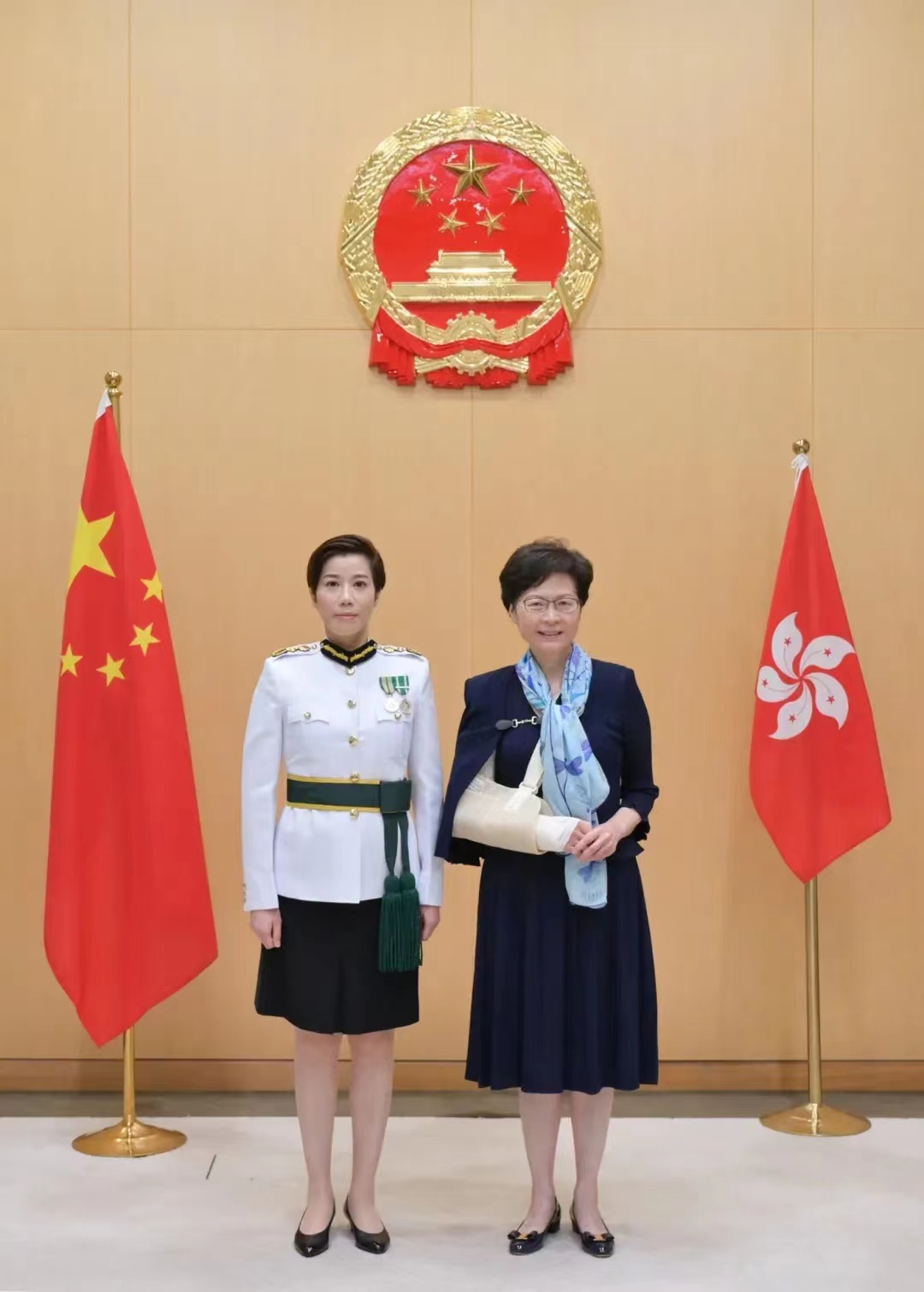 对于香港535名雇员拒绝宣誓自动离职这一事件，许多大陆网友表示，人多的是，走好不