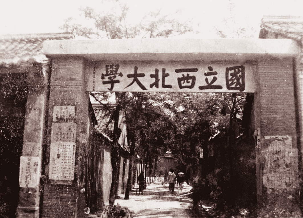 抗战时，有一所非常著名的大学，叫西南联合大学，简称西南联大，主要由清华、北大和南