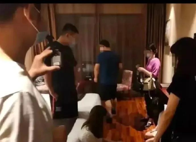 3对夫妻开展“夫妻交换”游戏，被抓后直言自己没违法，结果分别被处判处1年有期徒刑
