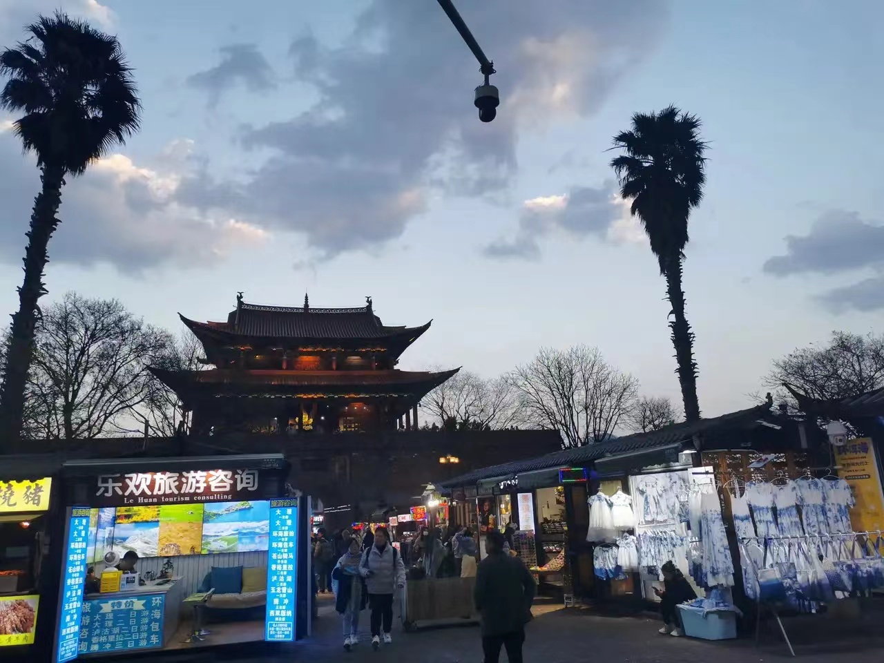 司马懿传给后人的六个秘诀：

1、永远不要把情绪挂在脸上。

2、该忍时一定要忍