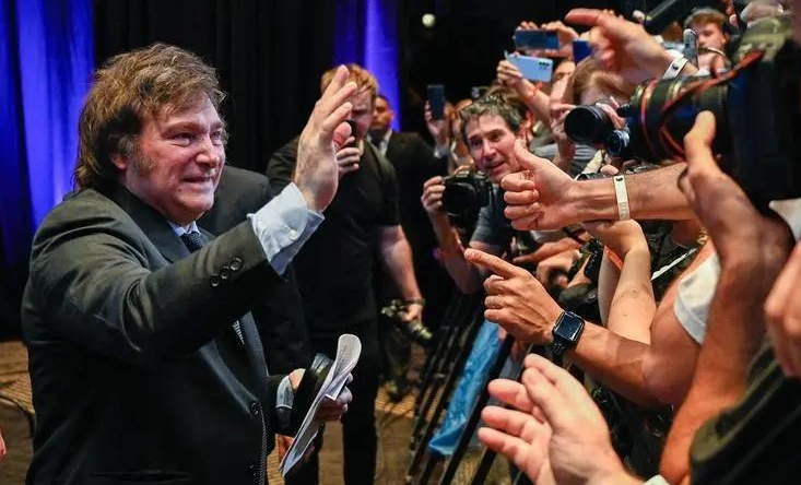 不可思议！阿根廷新当选总统米莱把出访首站选在了美国，然而，被曝在与美国官员会面之