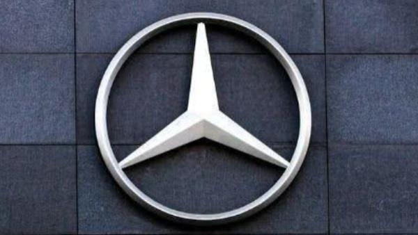 奔驰C200L卓越的外表，华丽的内饰，和安全的驾驶感