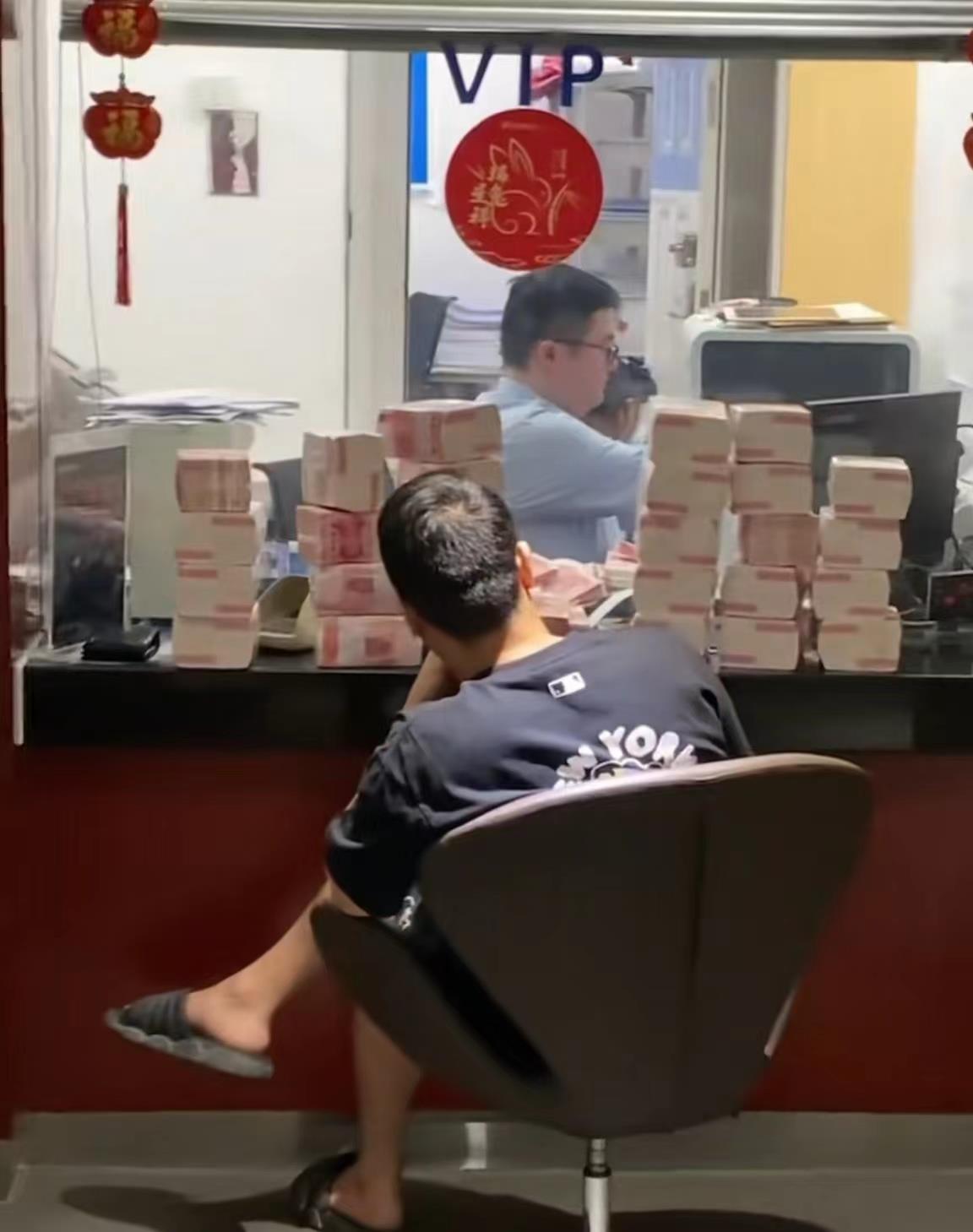 “是个狠人！”广东广州，一男子曾生意失败，又身患癌症，他非但不悲观，反而突发奇思