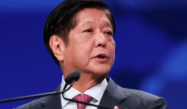 【菲律宾妄想一口“吞下”9个岛礁，东盟都看不下去了】近来，菲律宾有了更大的野心，