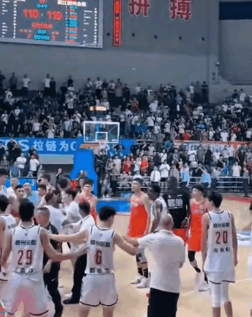 CBA联赛，浙江与福建赛后发生冲突，不出意外的话，篮协判罚如下：

1、程帅澎—
