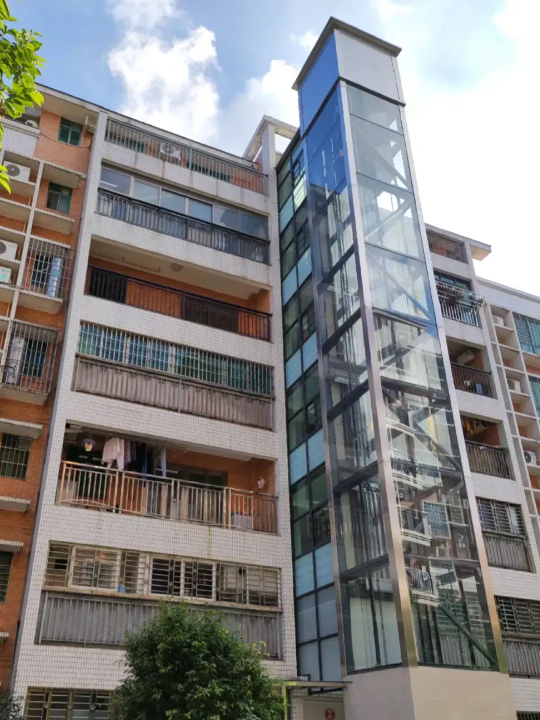 加装电梯没意思！小区去年安装了电梯，我家住在3楼，花了1.7万费用，但现在开始深