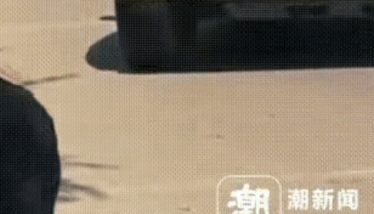 #环卫工疑因被罚款5元杀害队长# 罚款是行政机关的权利，用人单位没有罚款权。合法