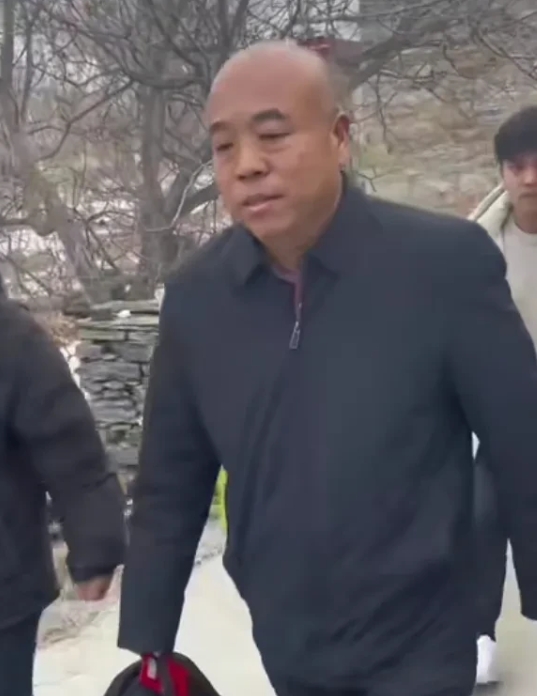 有人说是作秀，有人说是表演，更有甚者说是炒作！对于解清帅一家做公益一事，非议又来