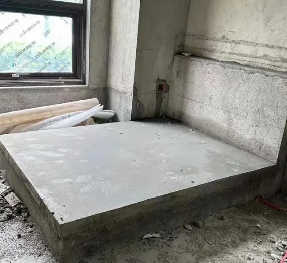 广东一对夫妇的床成为了“热点”，原因并非别的，而是因为这张床是由水泥砂浆浇筑而成
