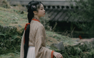 楚馆女子为复仇在男人身侧颠沛流离，最终与最心爱的人阴阳相隔