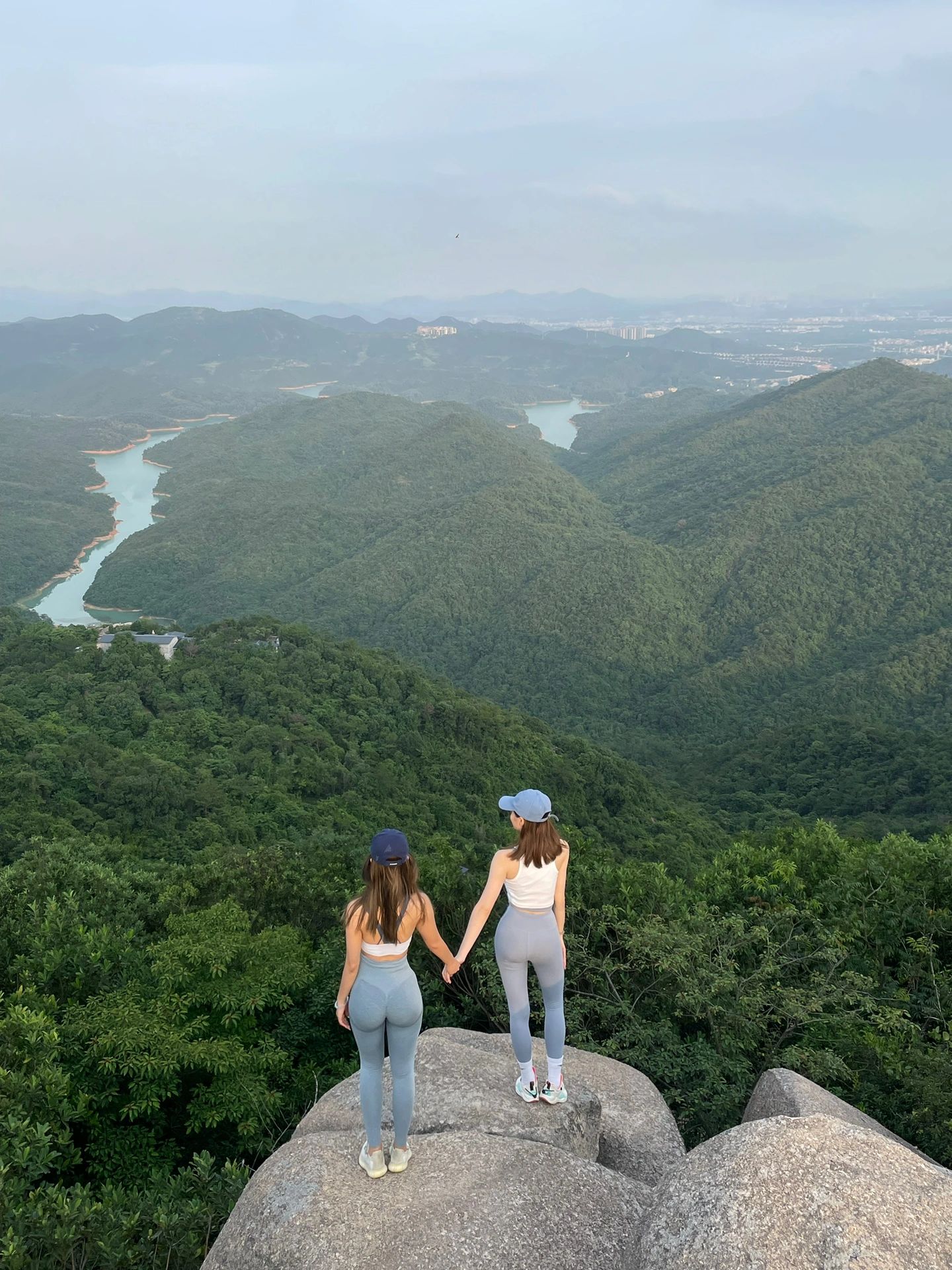 每周一⛰️｜首先你要开心其次去他们的
