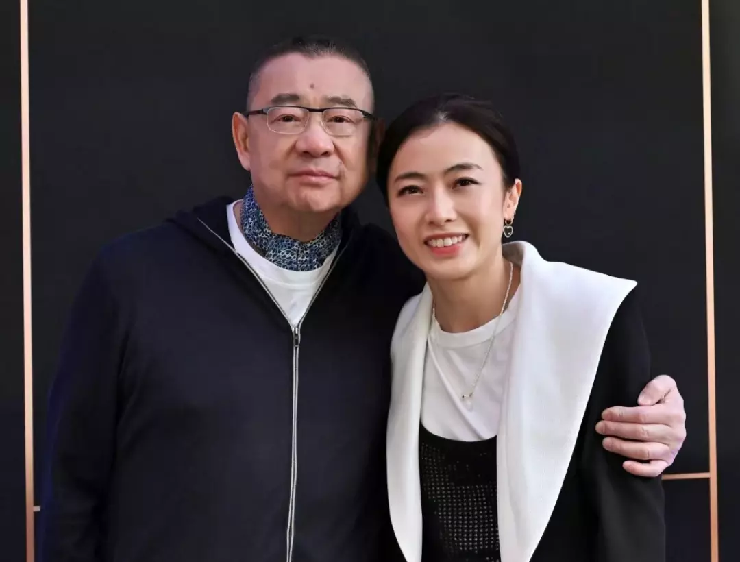 甘比真的好会激将法啊。阻止刘銮雄开澄清会的原因是怕影响孩子，这里说的孩子可能是吕