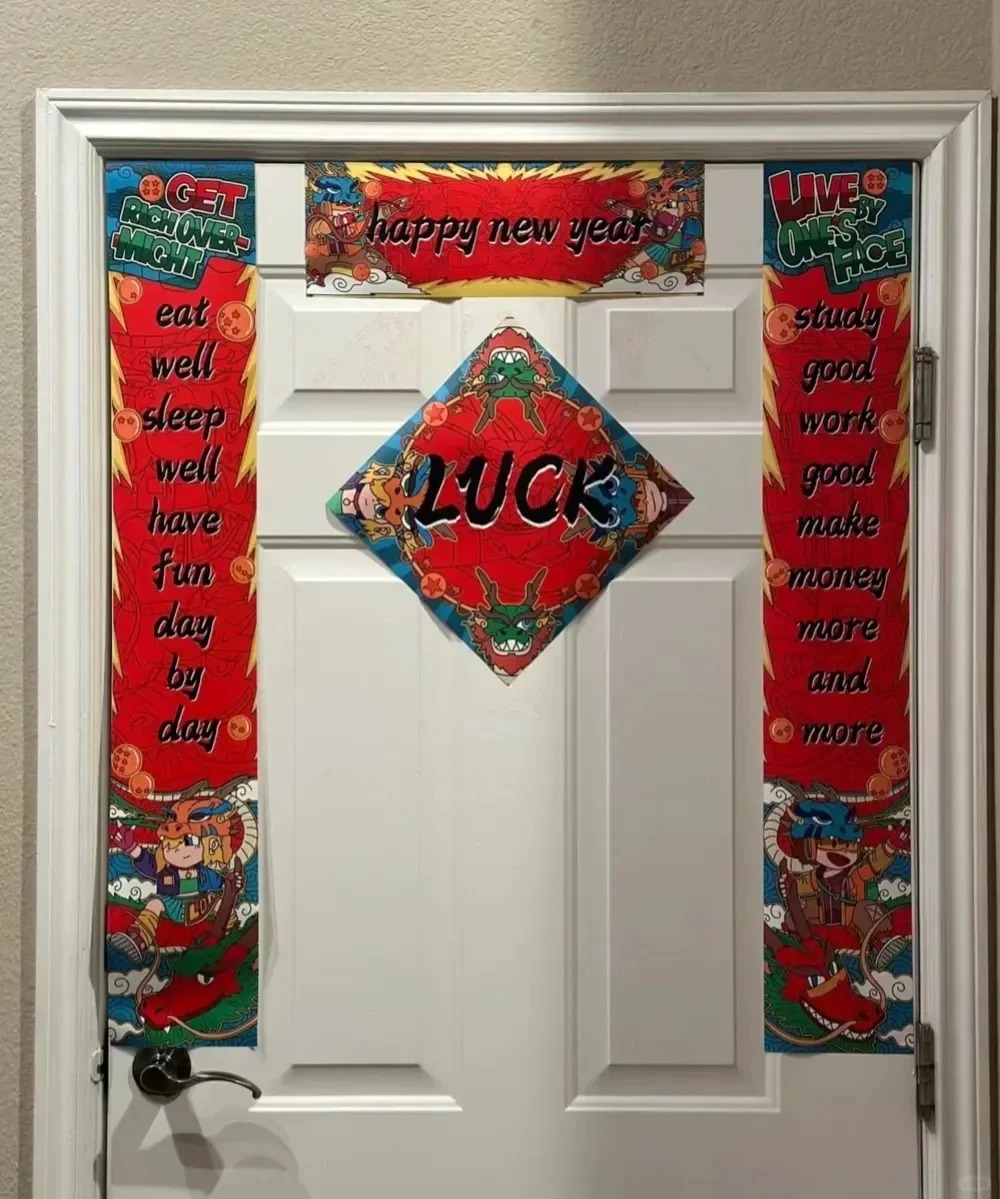 这样也可以？据说这是美国新年的对联😅
这个有点强
据说这是美国的人的对联
咱英