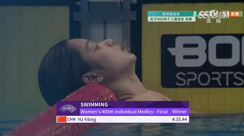 在前两个泳姿领先一个半身位的情况下，险些被日本选手逆转。恭喜李玉婷以4分35秒4