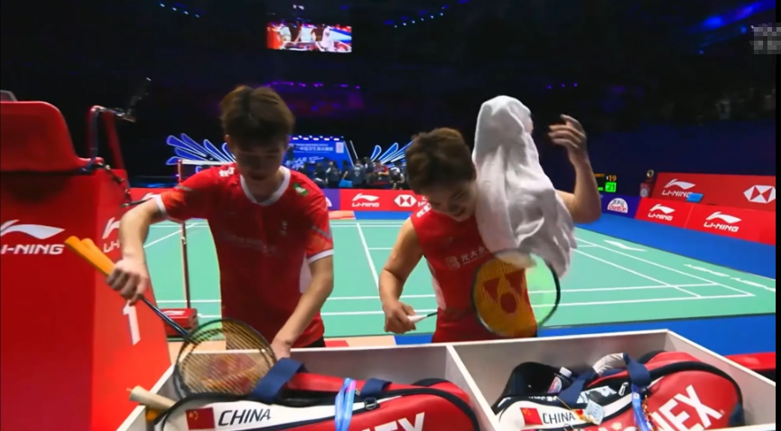 纵观世界羽坛男双组合谁最浪，唯梁伟铿和王昶，没有之一。
🇨🇳大师赛决赛，决胜