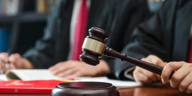 湖南娄底，男子持刀潜入女同学家中砍伤3人，事后警方既未对其处以行政处罚，也未对其