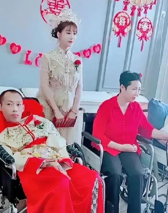 一名26岁的姑娘嫁给了一个27岁因瘫痪而需要照顾的丈夫。据说男方家庭支付了88万