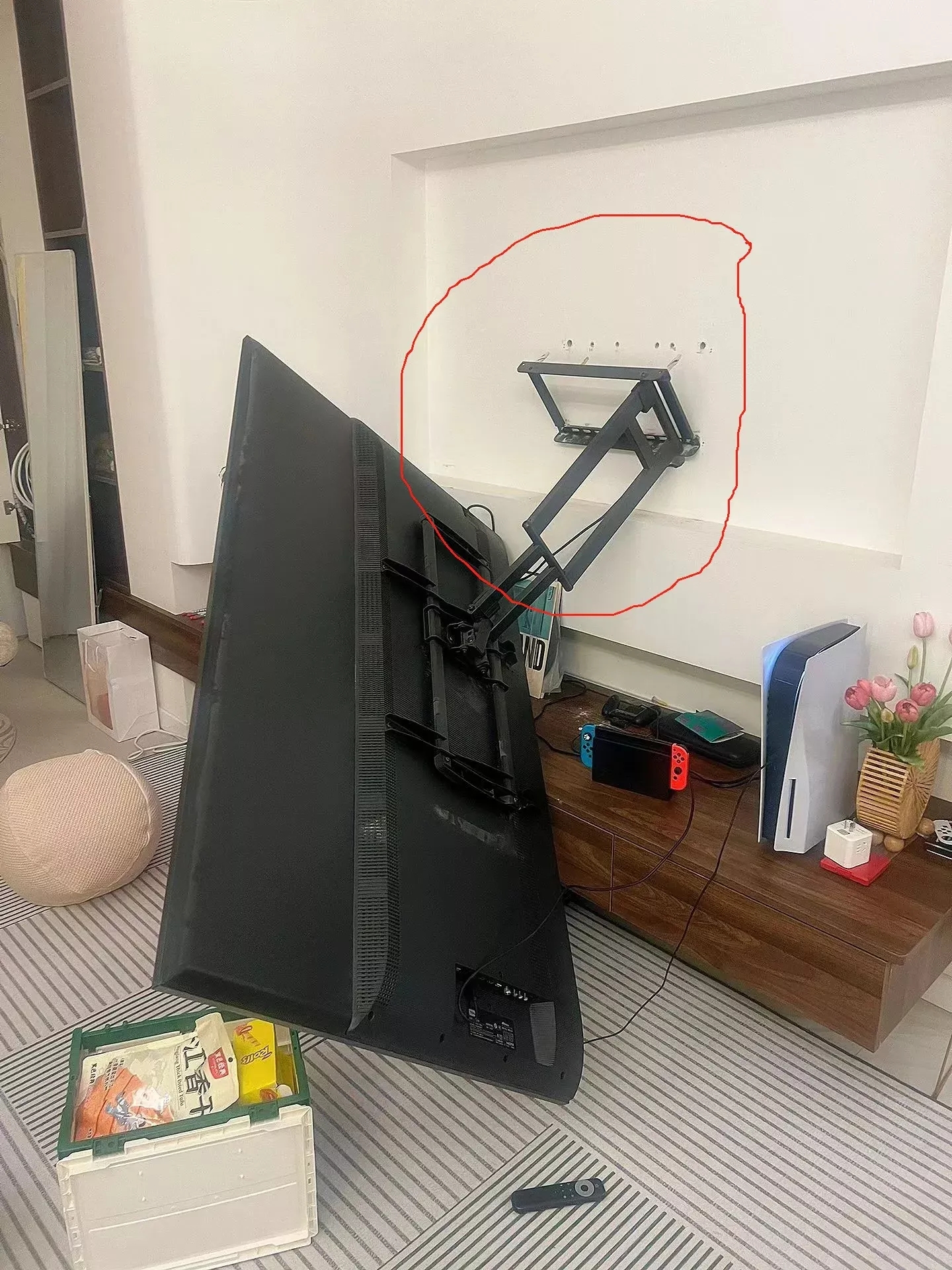 这种东西真的不牢靠吗？看到一个博主分享得她家电视支架，这玩意这么不牢靠吗？求助一