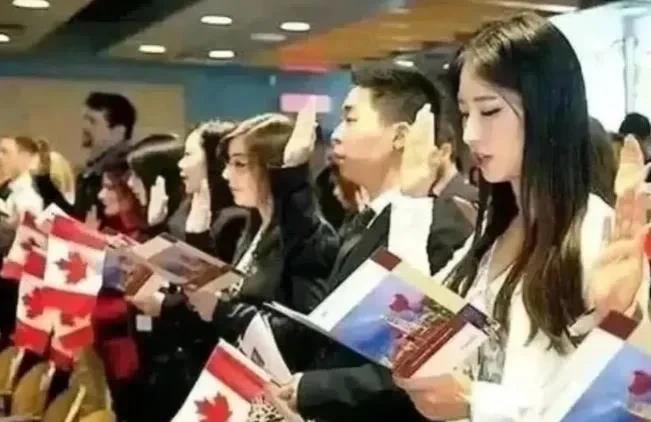 在加拿大入籍宣誓现场，你会发现，选择移民海外的中国社会精英和富豪不在少数。这就引