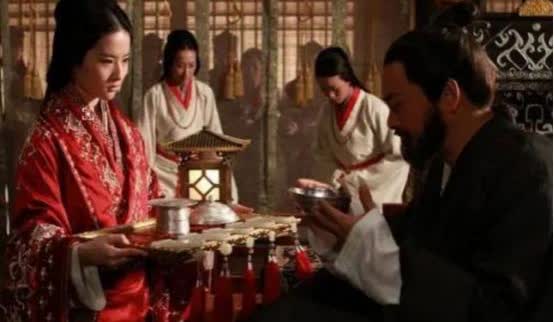 1864年，攻入天京的李臣典看到了洪秀全留下的无数美女，顿时色心大起，当夜李臣典