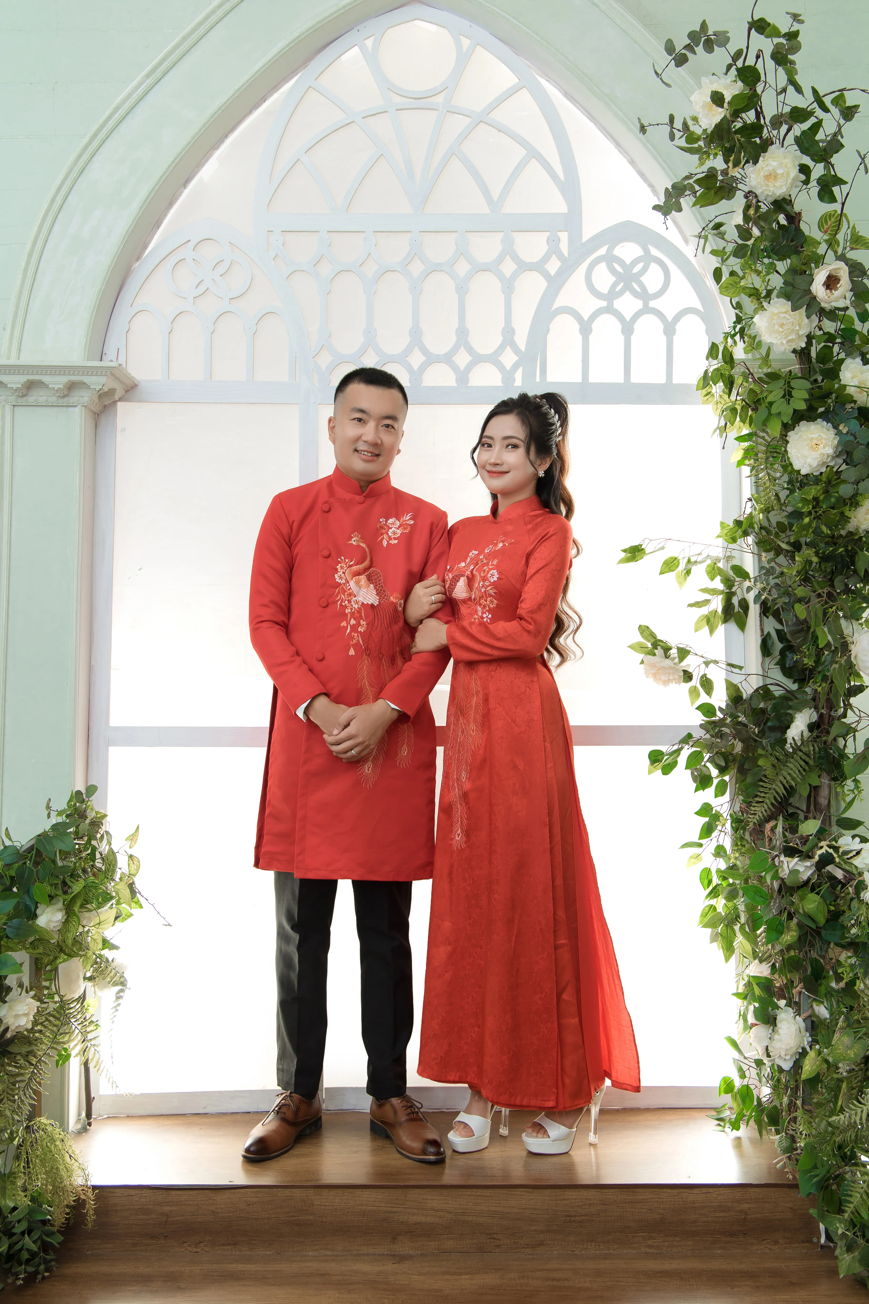 38岁的黑龙江电视台主持人杨洲Joey，定居越南了。娶了一个小我13岁的越南老婆