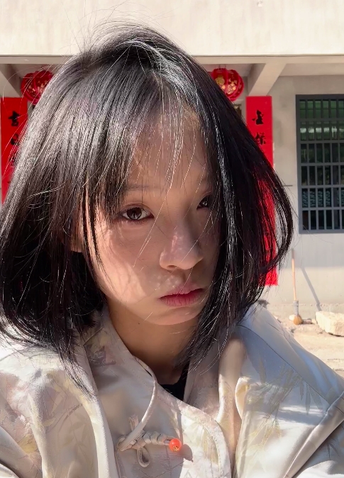 感冒加姨妈到今天已经5天没洗头了[苦涩][泪][泪]
今天天气这么好我终于洗头了