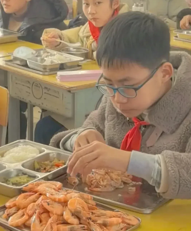 为什么他的伙食这么特殊?