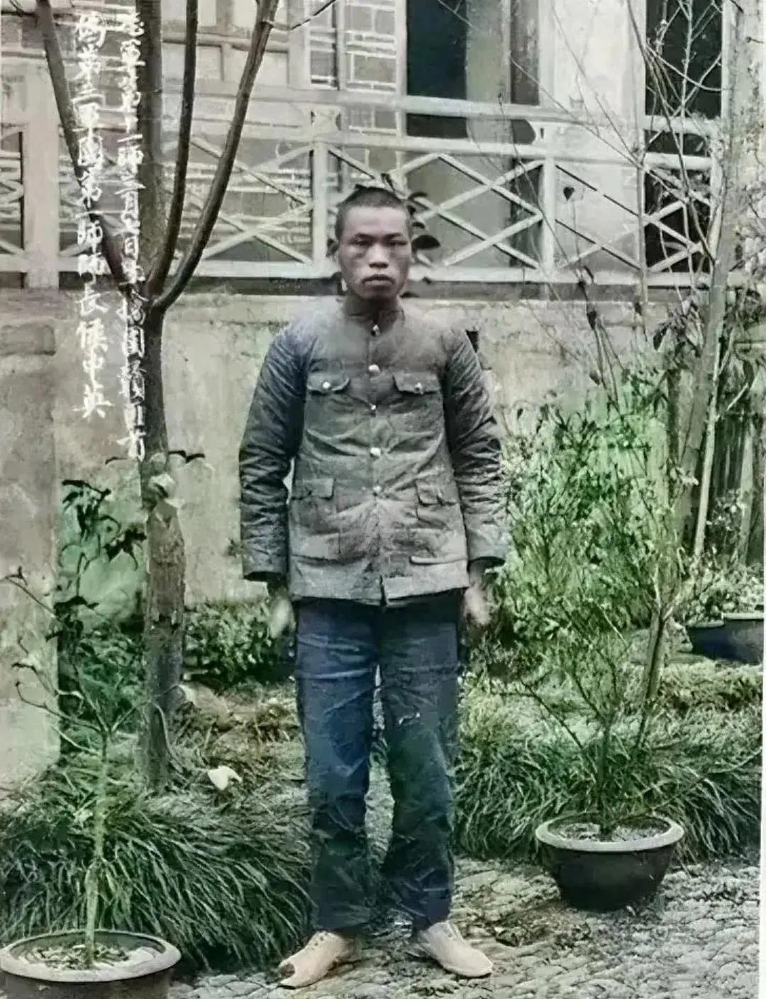1932年，一名红军师长被俘，照片中的他双拳紧握，不久后被残忍杀害
1932年，