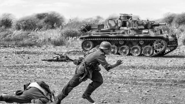 二战简史2-10 保卫高加索 面临德军凶猛的攻势，苏军如何联合起来顽强抵抗并扭转战局