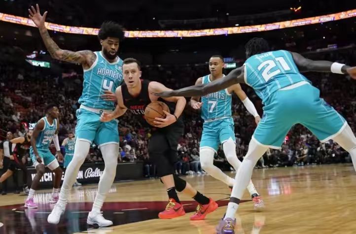 NBA年终圣诞大战即将上演，这个特殊的夜晚，美国时间的平安夜，联盟通常会安排一天
