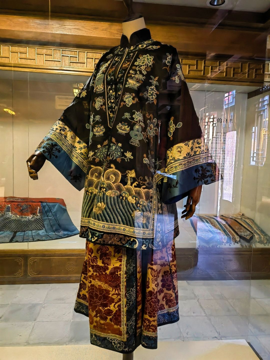 隐藏在大院里的古董衣博物馆
✨指路陕西西安的回民街高家大院今天逛回民街时候进去发