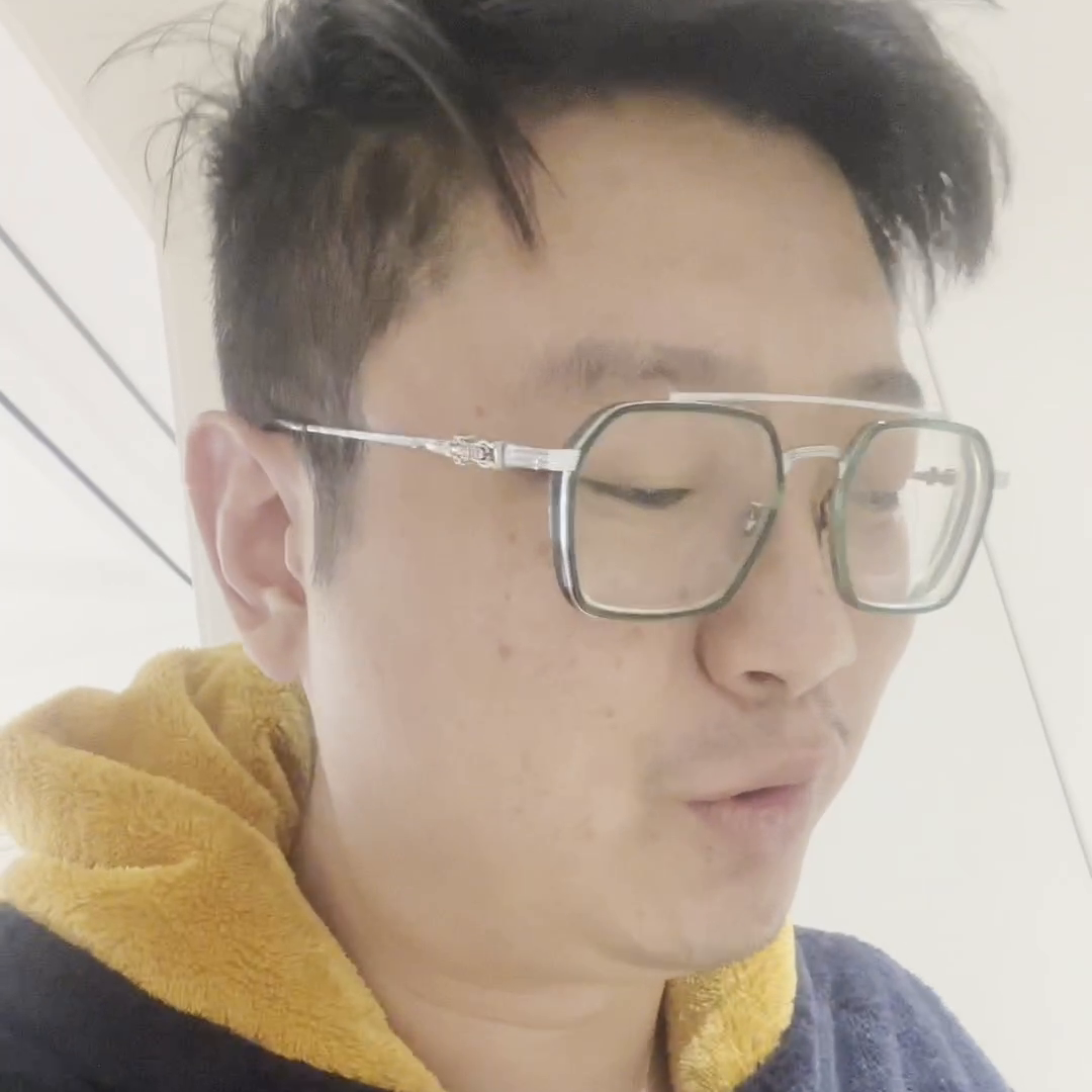 经过斗鱼这个事，我发现有一个人真的是有先见之明，那就是卢本伟。这个人没想到因祸得