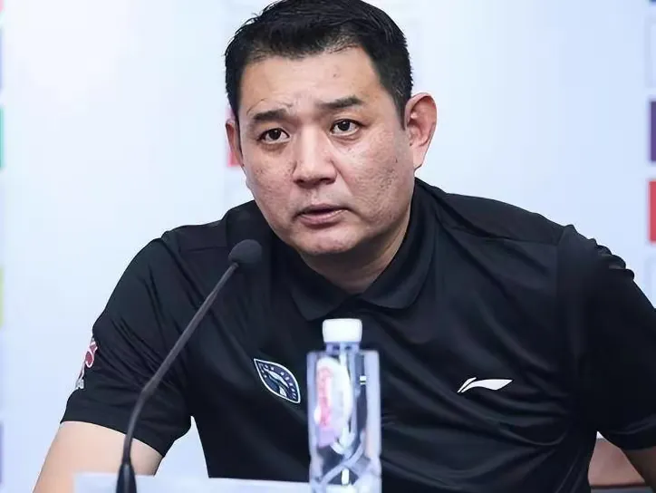 逍遥王巩晓彬怒批山东男篮某领导，“山东男篮属于人民，不可胡作非为”！
高诗岩三停