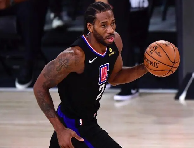 太欺负人了！湖人不敌森林狼，突然发现5个不争的事实！
1.湖人活“雷锋”啊！季中