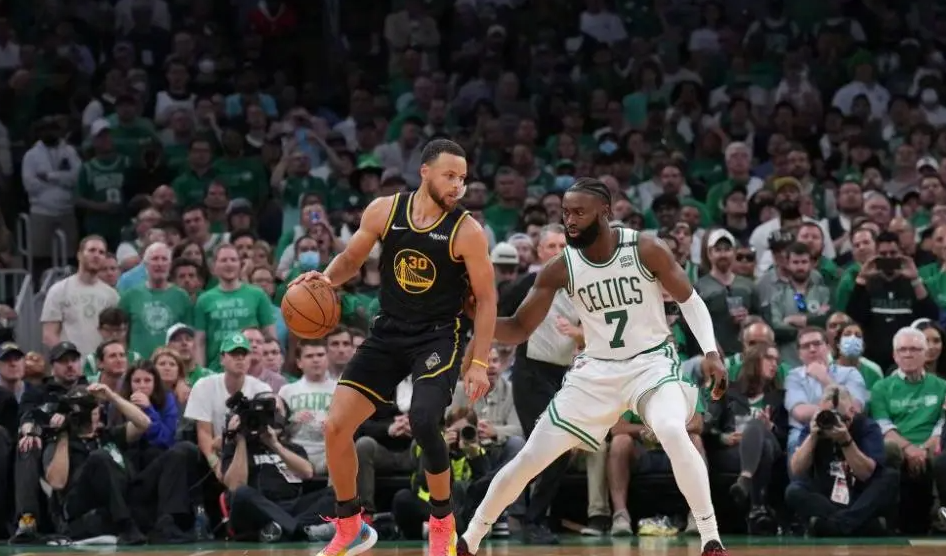 不吹不行啊，数据在这摆着呢
詹姆斯本赛季各项数据
场均得分25.7
场均篮板7.