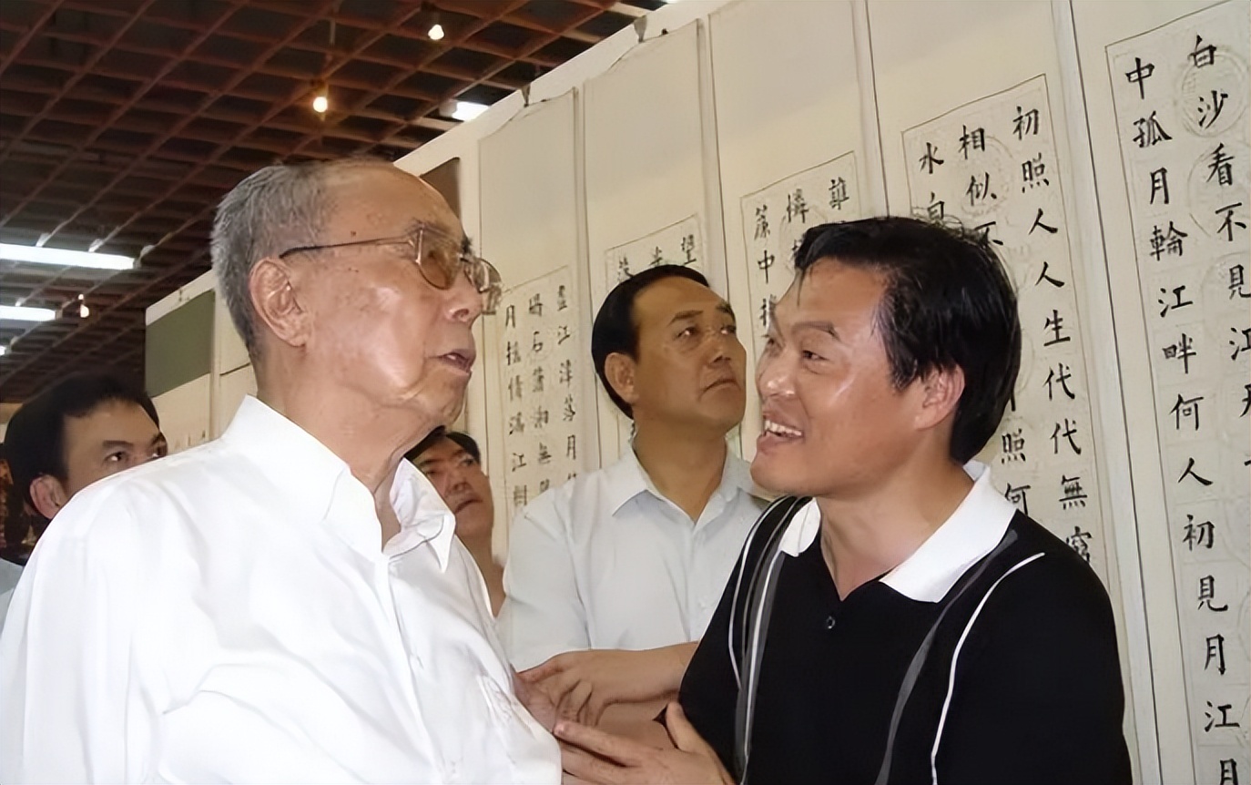 杨白冰: 1988年授上将军衔, 哥哥是前国家主席, 享年93岁