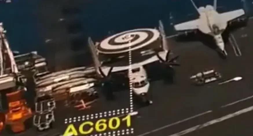 突发新闻！伊朗无人机大胆接近美国航母。近日，伊朗伊斯兰革命卫队公布了一段震撼视频